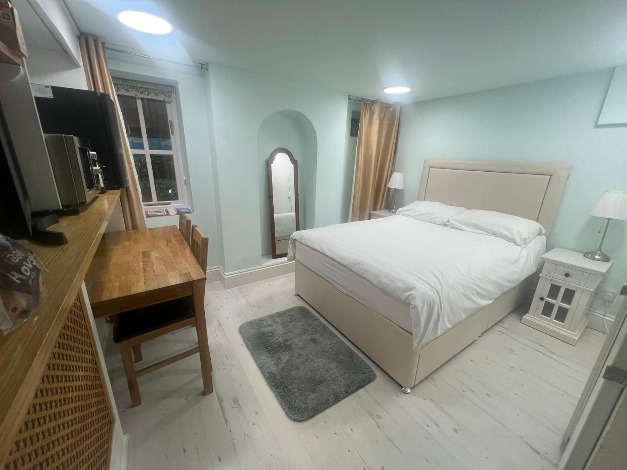 Addison 2* Guildford